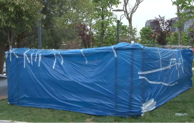 VATANDAŞLAR YENİ GÜNE PARK VE ÇADIRLARDA UYANDI