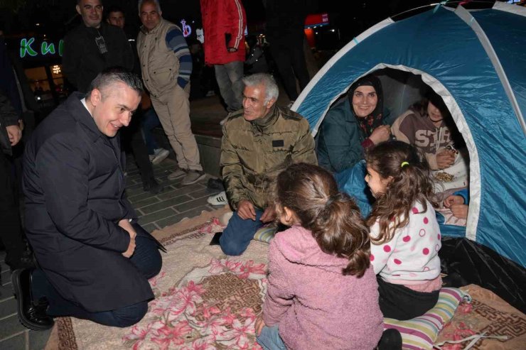 ESENYURT BELEDİYESİ TÜM EKİPLERİYLE GECE BOYUNCA SAHADA OLACAK