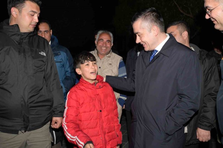 ESENYURT BELEDİYESİ TÜM EKİPLERİYLE GECE BOYUNCA SAHADA OLACAK