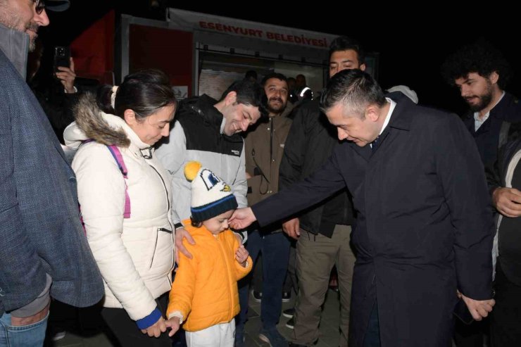 ESENYURT BELEDİYESİ TÜM EKİPLERİYLE GECE BOYUNCA SAHADA OLACAK