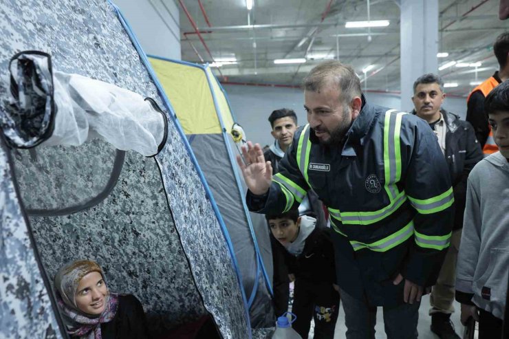 DEPREMİN ARDINDAN ARNAVUTKÖY BELEDİYESİ SEFERBER OLDU