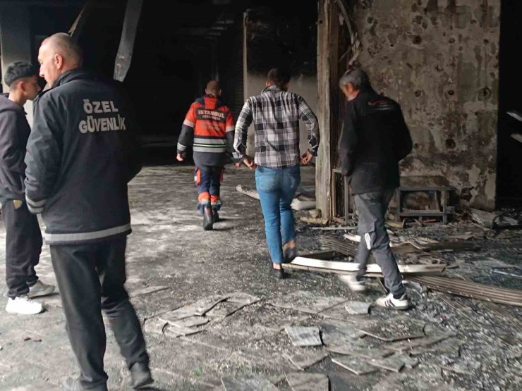 SANCAKTEPE’DE OTO GALERİCİLER SİTESİNDE ÇIKAN YANGININ BIRAKTIĞI HASAR BÖYLE GÖRÜNTÜLENDİ