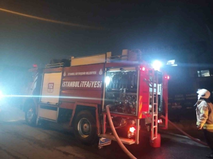 SANCAKTEPE’DE OTO GALERİCİLER SİTESİNDE YANGIN