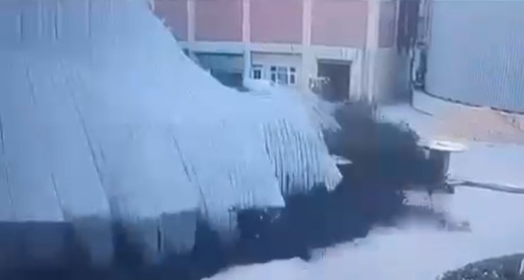 TUZLA’DA ARITMA TESİSİNDEKİ PATLAMA ANI GÜVENLİK KAMERASINA YANSIDI