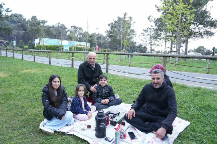 ÜMRANİYE BELEDİYESİ’NDEN HIZLI MÜDAHALE: ÜMRANİYE DEPREME KARŞI TEYAKKUZDA