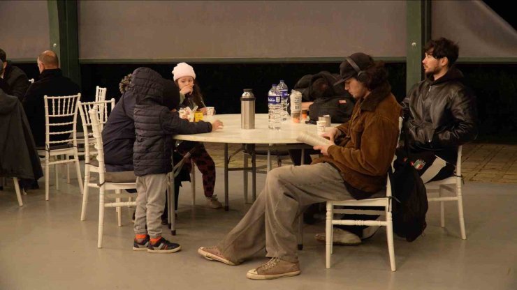 ÜMRANİYE BELEDİYESİ’NDEN HIZLI MÜDAHALE: ÜMRANİYE DEPREME KARŞI TEYAKKUZDA