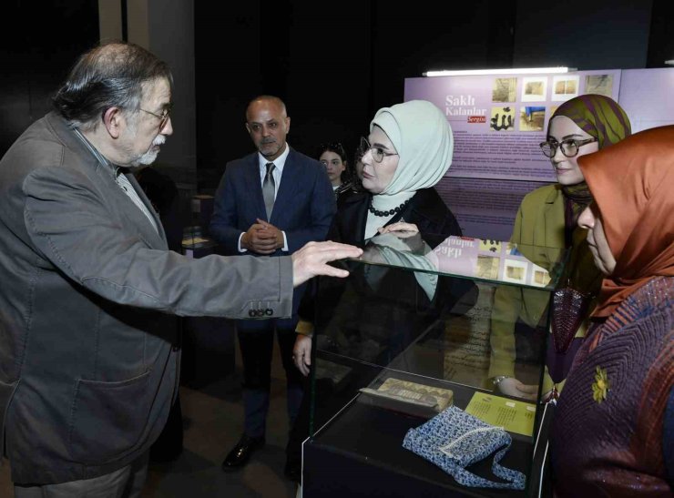 EMİNE ERDOĞAN "SAKLI KALANLAR" SERGİSİNİN AÇILIŞINI YAPTI