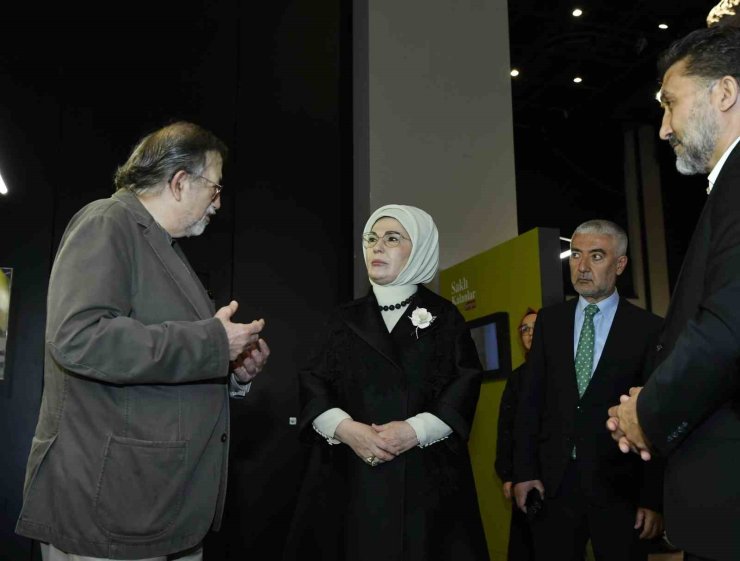 EMİNE ERDOĞAN "SAKLI KALANLAR" SERGİSİNİN AÇILIŞINI YAPTI