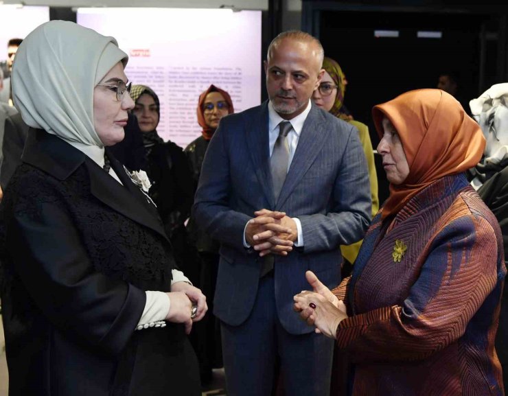 EMİNE ERDOĞAN "SAKLI KALANLAR" SERGİSİNİN AÇILIŞINI YAPTI