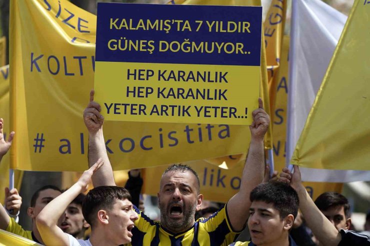 FENERBAHÇE DİVAN TOPLANTISI SIRASINDA BİR GRUP TARAFTARDAN YÖNETİME TEPKİ