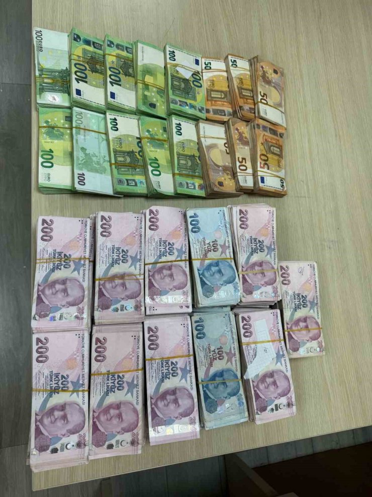 İBB OPERASYONUNUN 2. DALGASINDA PARA KASALARI DEŞİFRE EDİLDİ
