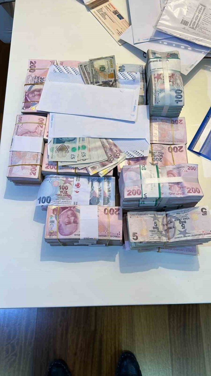 İBB OPERASYONUNUN 2. DALGASINDA PARA KASALARI DEŞİFRE EDİLDİ