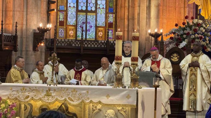 İSTANBUL’DAKİ ST. ANTUAN KİLİSESİ’NDE PAPA FRANCİSCUS İÇİN AYİN DÜZENLENDİ