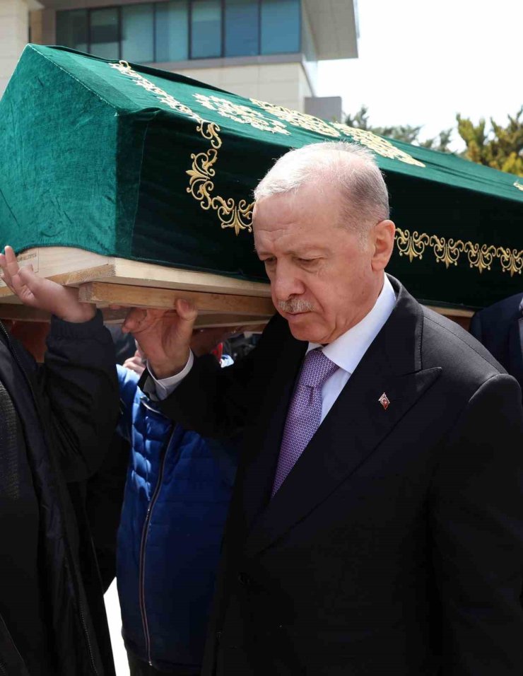 CUMHURBAŞKANI ERDOĞAN, ARAPÇA ÖĞRETMENİ AHMET KARAMAN’IN CENAZE NAMAZINA KATILDI