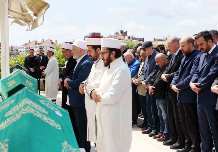 CUMHURBAŞKANI ERDOĞAN, ARAPÇA ÖĞRETMENİ AHMET KARAMAN’IN CENAZE NAMAZINA KATILDI