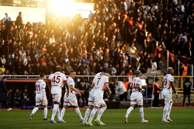 TRENDYOL SÜPER LİG: EYÜPSPOR: 0 - GALATASARAY: 1 (İLK YARI)