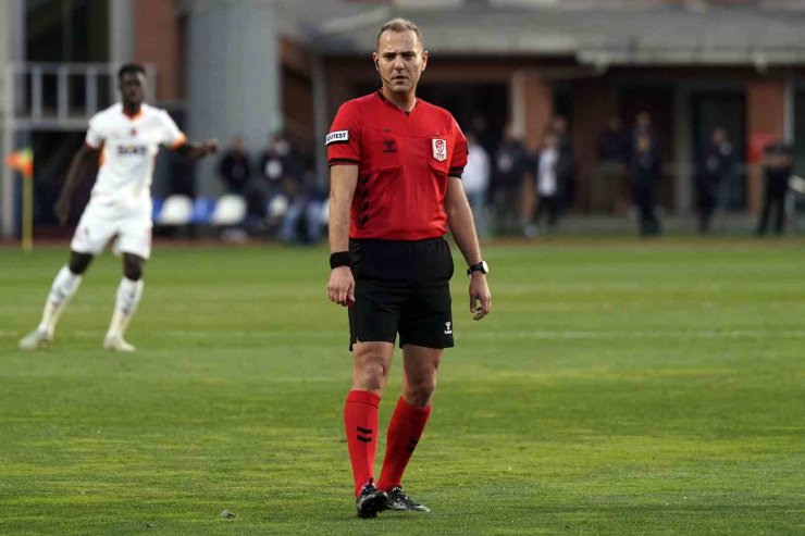 TRENDYOL SÜPER LİG: EYÜPSPOR: 0 - GALATASARAY: 1 (İLK YARI)