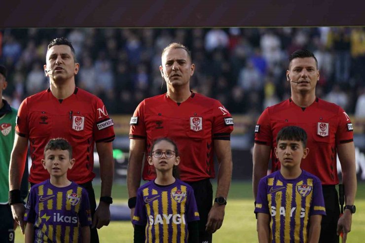 TRENDYOL SÜPER LİG: EYÜPSPOR: 0 - GALATASARAY: 0 (MAÇ DEVAM EDİYOR)