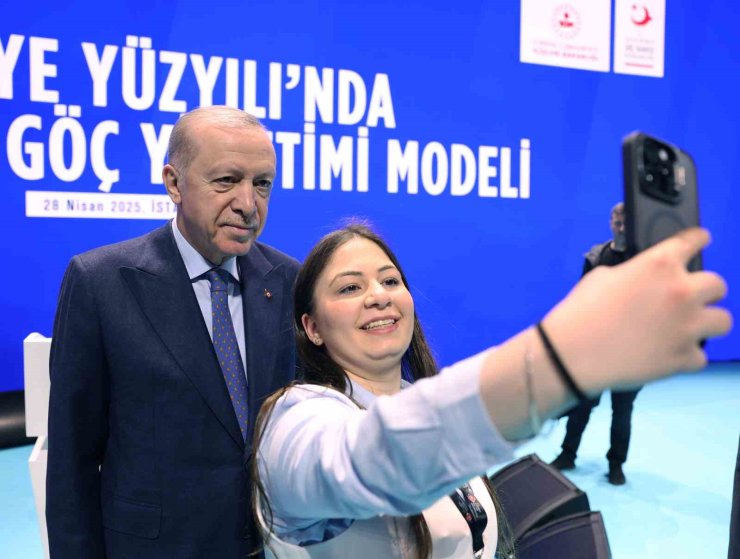 CUMHURBAŞKANI ERDOĞAN "TÜRKİYE’DE TOPLAM 4 MİLYON 33 BİN GÖÇMEN VAR"