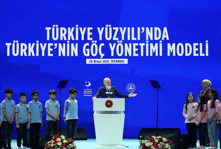 CUMHURBAŞKANI ERDOĞAN "TÜRKİYE’DE TOPLAM 4 MİLYON 33 BİN GÖÇMEN VAR"