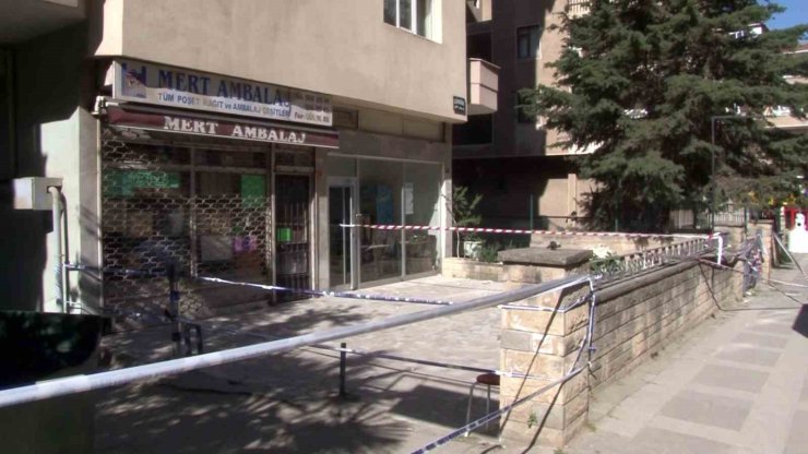 KADIKÖY’DE BALKONU ÇÖKEN BİNA DRON İLE GÖRÜNTÜLENDİ