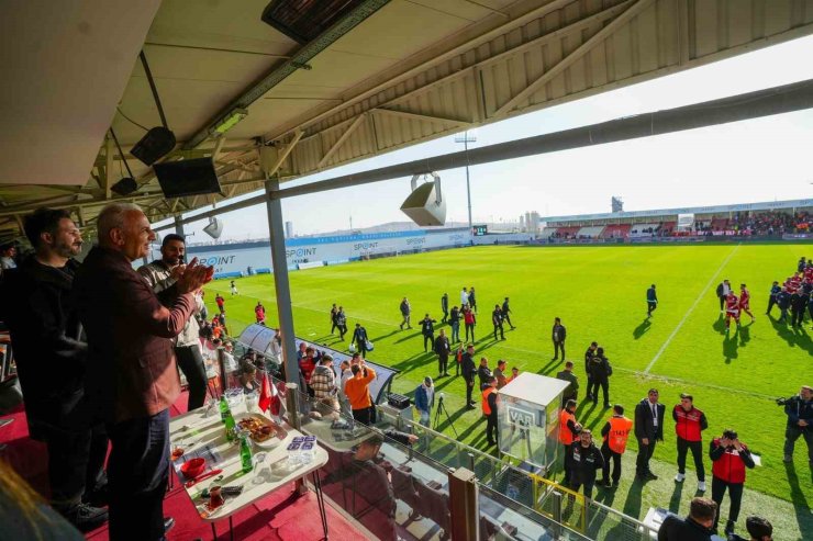 ÜMRANİYESPOR PLAY-OFF YOLUNDA