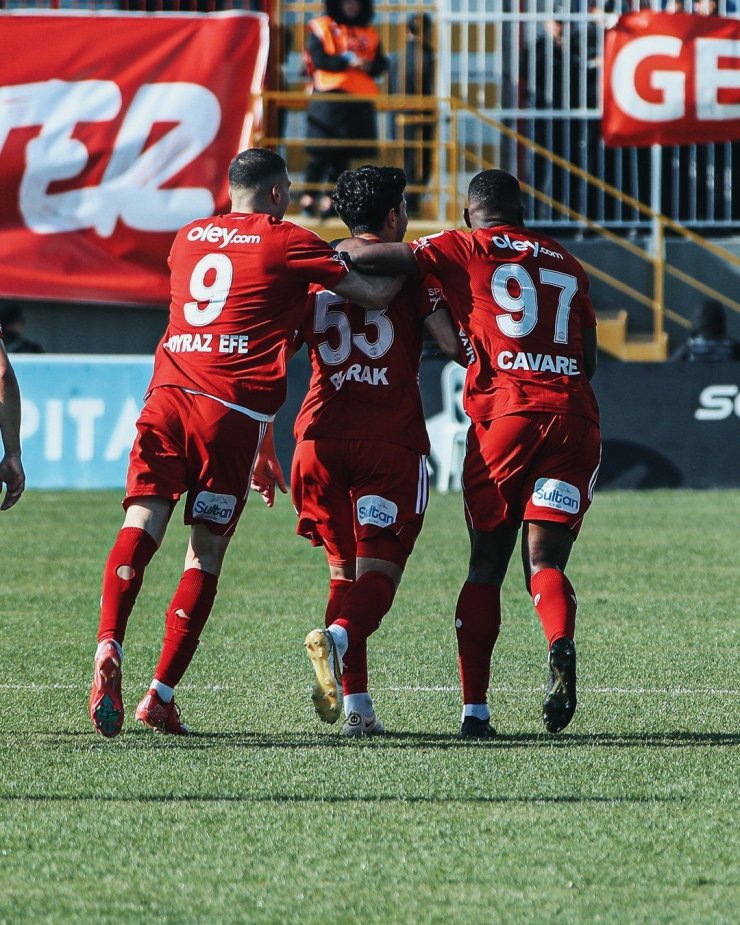 ÜMRANİYESPOR PLAY-OFF YOLUNDA