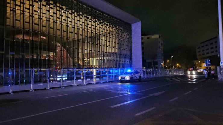 İSTANBUL’DA 1 MAYIS NEDENİYLE BAZI YOLLAR TRAFİĞE KAPATILDI