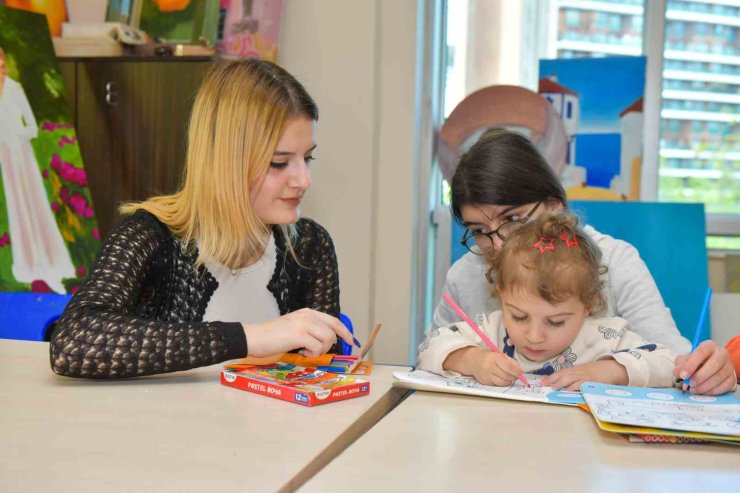 ÖZEL ÇOCUKLARIN HAYALİ TUVALLERİ RENKLENDİRDİ
