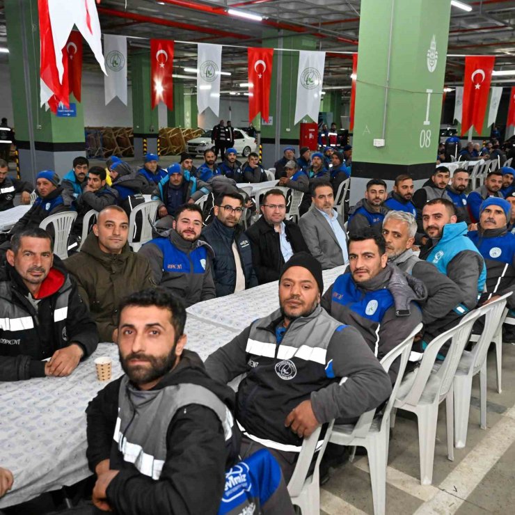 GAZİOSMANPAŞA’DAKİ BELEDİYE İŞÇİLERİ 1 MAYIS’I KUTLADI