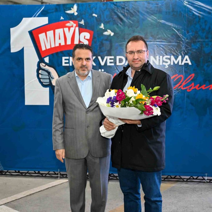 GAZİOSMANPAŞA’DAKİ BELEDİYE İŞÇİLERİ 1 MAYIS’I KUTLADI