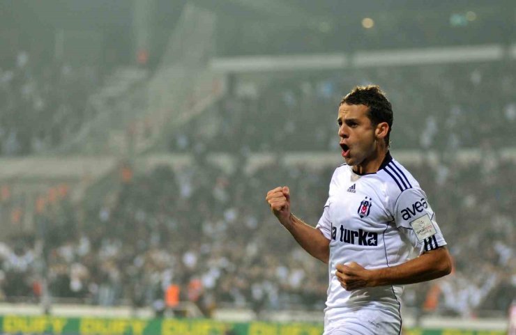 BEŞİKTAŞ’IN ESKİ GOLCÜSÜ BOBO’DAN, FENERBAHÇE DERBİSİ YORUMU