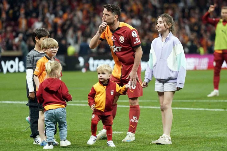 GALATASARAY’DA MAÇ SONU 3’LÜSÜ MERTENS VE MUSLERA’DAN