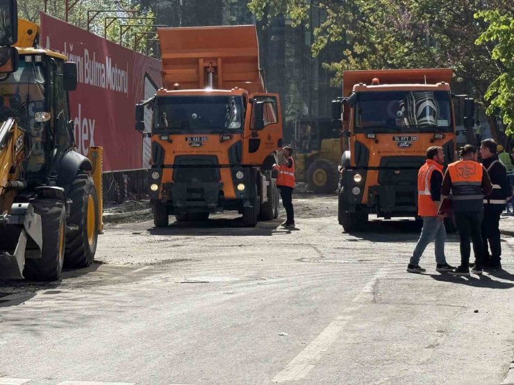 SARIYER’DE ÇÖKEN YOLU ONARMA ÇALIŞMALARI DEVAM EDİYOR