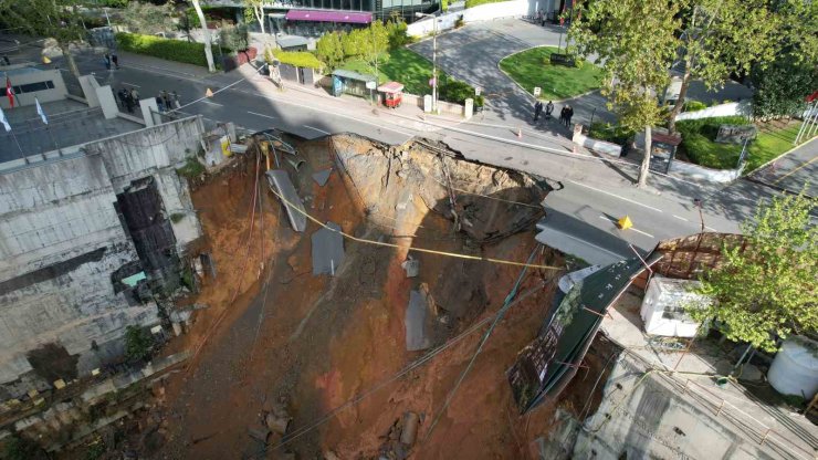 SARIYER’DE YOL ÇÖKTÜ: DOĞALGAZ SIKIŞTI, PATLAMA OLDU
