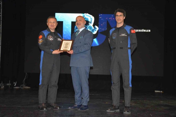 ASTRONOT ALPER GEZERAVCI, SEYİR DEFTERİNİ KIBRIS’LA PAYLAŞTI