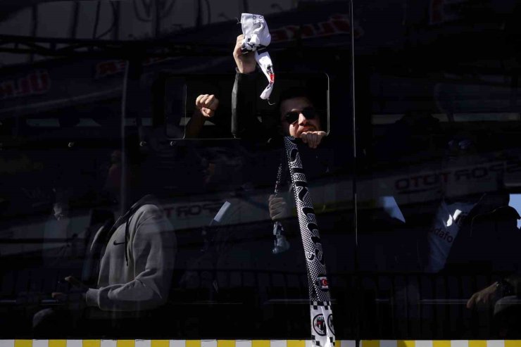 BEŞİKTAŞ TARAFTARI STADA GELDİ