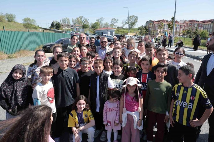 ARNAVUTKÖY’DE "UÇURTMA ŞENLİĞİ" RENKLİ GÖRÜNTÜLER OLUŞTURDU