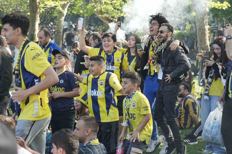 FENERBAHÇE TARAFTARINDAN DERBİYE YOĞUN İLGİ