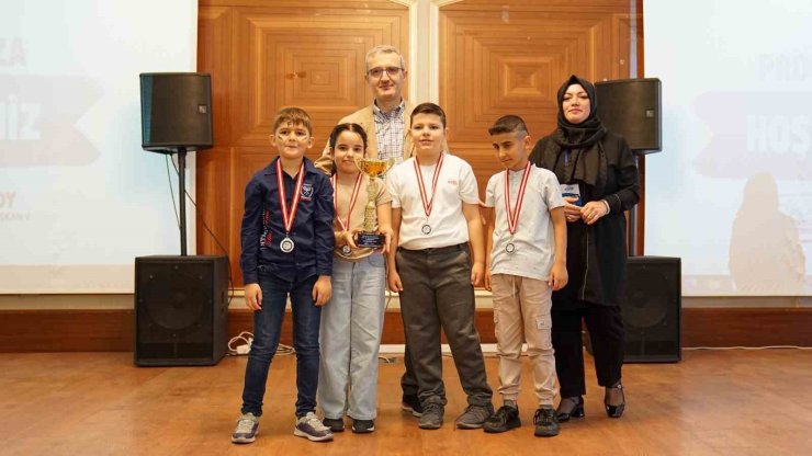 ESENYURT’TA MİNİKLER AKIL VE ZEKA OYUNLARIYLA YARIŞTI