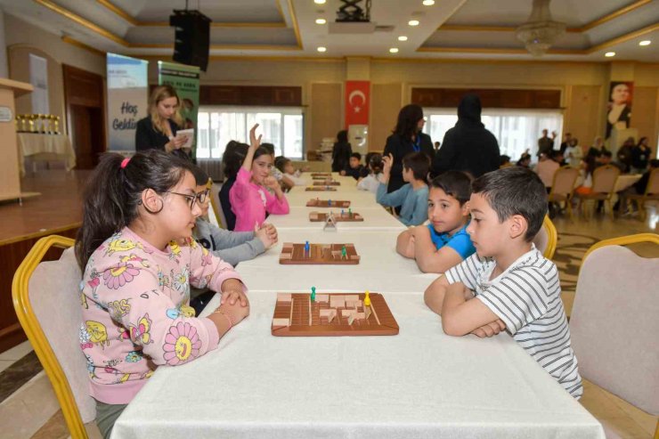 ESENYURT’TA MİNİKLER AKIL VE ZEKA OYUNLARIYLA YARIŞTI