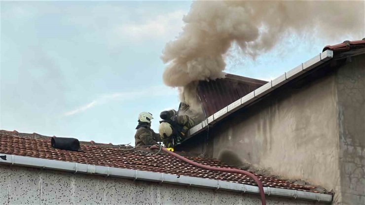 ATAŞEHİR’DE KORKUTAN YANGIN