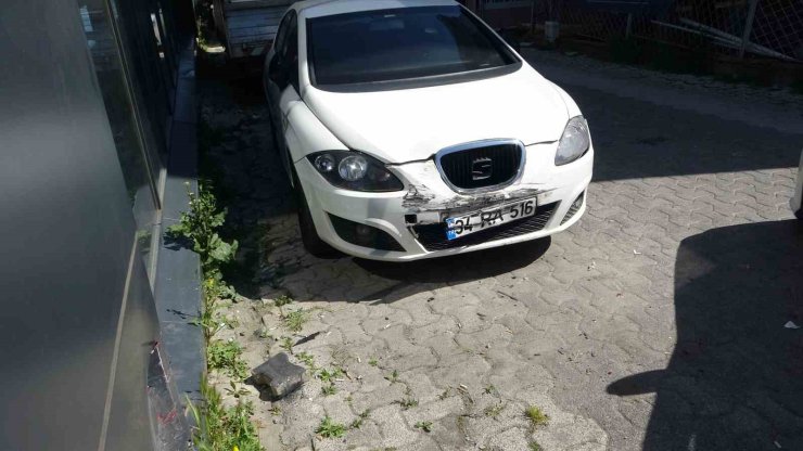 ATAŞEHİR’DE ZİNCİRLEME KAZA: SAVRULAN ARAÇ YAYAYA ÇARPTI