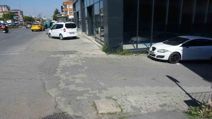 ATAŞEHİR’DE ZİNCİRLEME KAZA: SAVRULAN ARAÇ YAYAYA ÇARPTI