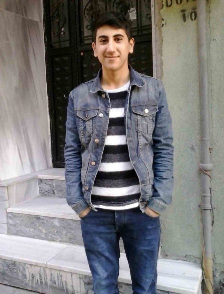 BAŞAKŞEHİR’DE YOLUN KARŞISINA GEÇERKEN TIR ÇAPTI: OLAY YERİNDE HAYATINI KAYBETTİ