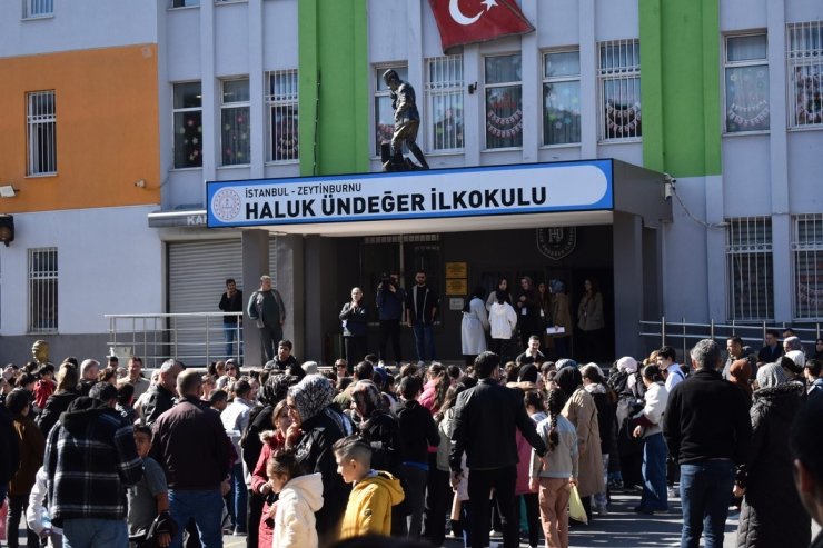 ZEYTİNBURNU’NDA 19. GELENEKSEL KİTAP OKUMA YARIŞMASI SINAVI YAPILDI