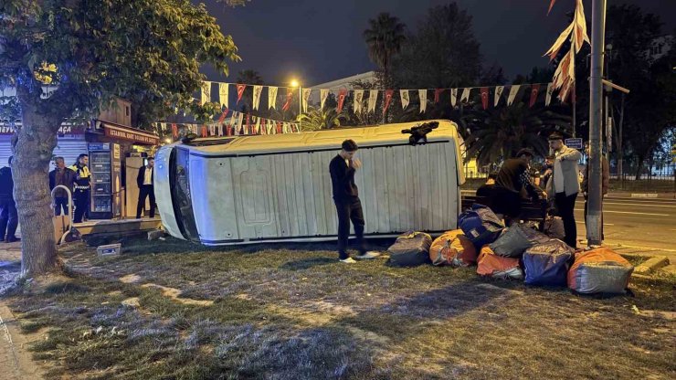 FATİH’TE KONTROLDEN ÇIKAN TİCARİ ARAÇ YAN YATTI