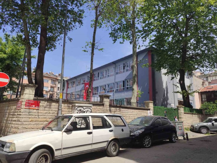 BAKIRKÖY’DE OKUL TUVALETİNDE ÇIKAN YANGIN PANİĞE NEDEN OLDU