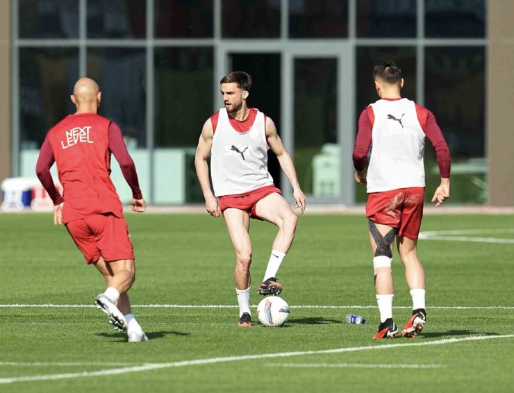 GALATASARAY, TRABZONSPOR MAÇI HAZIRLIKLARINI SÜRDÜRDÜ