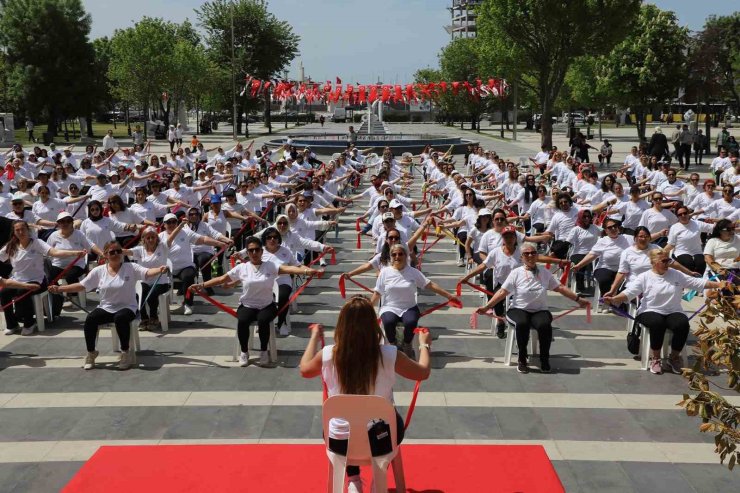 BÜYÜKÇEKMECE’DE DÜNYA PİLATES GÜNÜ RENKLİ GÖRÜNTÜLERE SAHNE OLDU